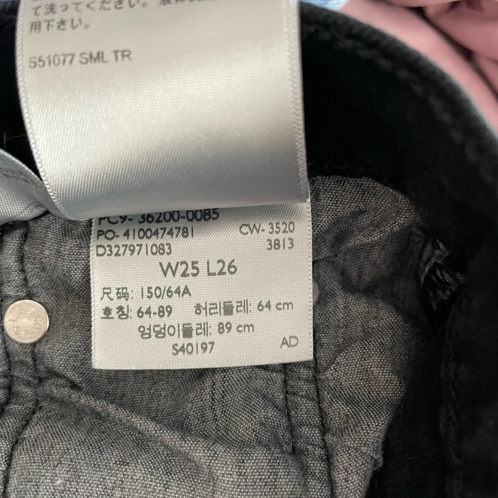 Levis 501 Black Cropped Jeans - Picture 5 of 5